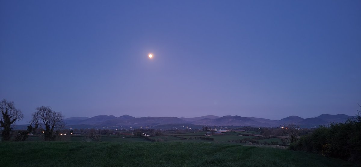 The #MourneMountains are looking much calmer this evening under the moonlight <a href="/bbcniweather/">BBC NI Weather</a> <a href="/WeatherCee/">Cecilia Daly</a> <a href="/barrabest/">Barra Best</a> <a href="/Louise_utv/">Louise Small</a> <a href="/utv/">UTV</a>