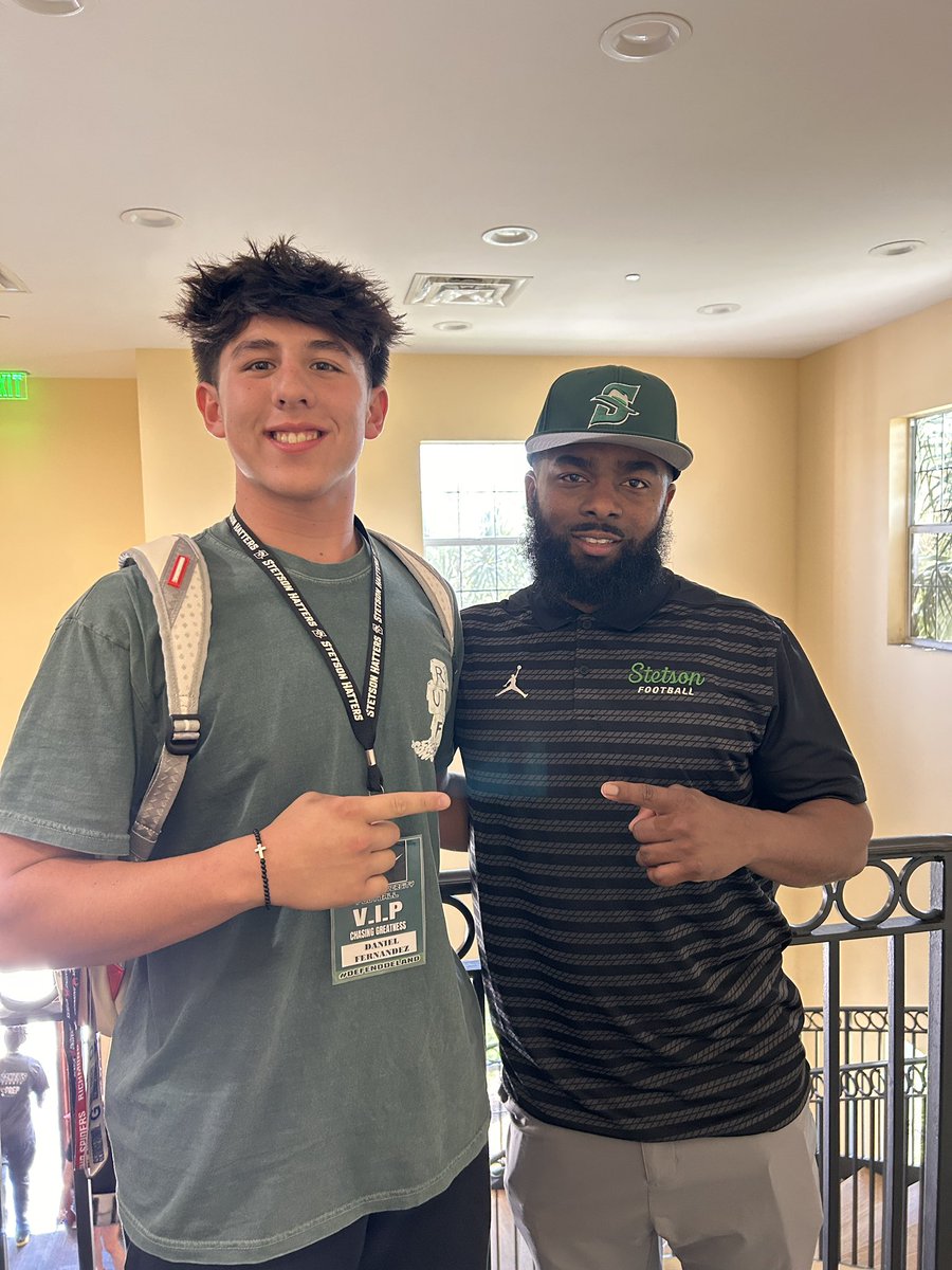 danielfern305's tweet photo. Had a great time today visiting Stetson University! Huge thanks to @Coach_Denson863 and @CoachKLBs for having me and showing me around!!💚🎩#gohatters
@BIGshadowMIKE @StetsonFootball @WCS_Football @Coach_PatWennin https://t.co/3KYkI2Eoja