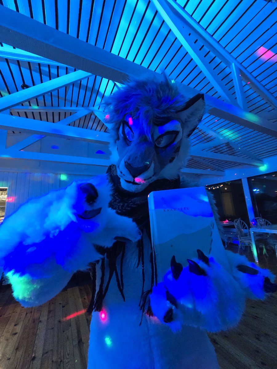 Happy #fursuitfriday and stay obedient 🫵