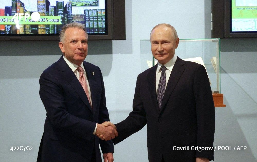 afpfr's tweet photo. 🇷🇺 🇺🇸 La rencontre entre le président Vladimir Poutine et l'émissaire de Donald Trump, Steve Witkoff, qui s'est tenue à Saint-Pétersbourg, en Russie, a pris fin après plus de quatre heures de discussions qui ont porté notamment sur l'Ukraine, selon les agences de presse russes. https://t.co/SIeJzPVPQK