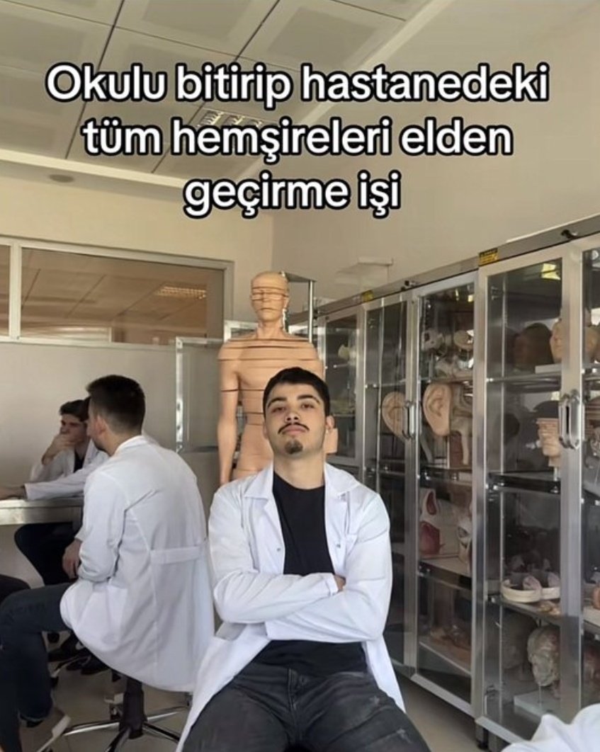 buseflix's tweet photo. Hastanede canimizla ugrasirken bile bu ve bunun gibiler yuzunden tacize ugrar miyiz diye dusunucez oyle mi? https://t.co/mFzBGVi6g8