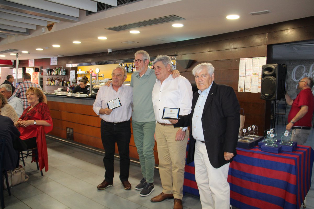 Penya Blaugrana Sant Cugat del Vallès. (@pbsantcugat) on Twitter photo 😢 Avui ens ha deixat, víctima d'una malaltia, Quim Esteve -el segon a la dreta de la imatge-, president de la Penya Blaugrana #Parets. 
📸 PB Parets.
👉 La PB #SantCugat lamenta la seva mort i trasllada el seu més sentit condol a la família i als amics de la PB Parets. DEP. 😢 Avui ens ha deixat, víctima d'una malaltia, Quim Esteve -el segon a la dreta de la imatge-, president de la Penya Blaugrana #Parets. 
📸 PB Parets.
👉 La PB #SantCugat lamenta la seva mort i trasllada el seu més sentit condol a la família i als amics de la PB Parets. DEP.