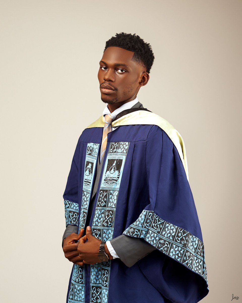 irislens__'s tweet photo. Handsome faces from the 2025 graduating set of the LAGOS STATE UNIVERSITY 🎉

Thank you for trusting us with your graduation portraits✨💜

Photography: @irislens__ 

#onlyoneiris #lasuconvocation #Graduation #Graduate #portraitphotography https://t.co/qyFaUpPtJu