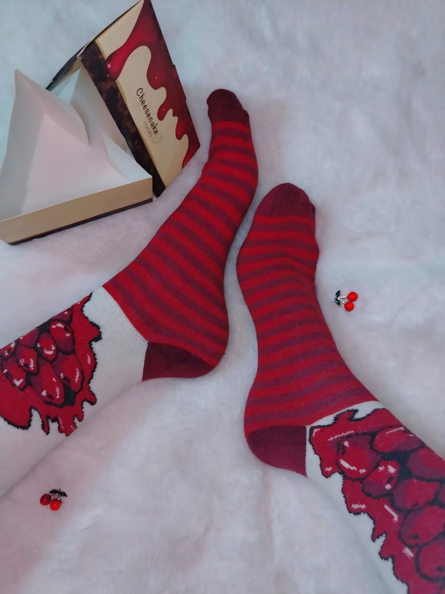 EvangelineG1601's tweet photo. My cherry socks are ready to add a sweet touch to any look. 🍒✨ #CherryStyle #SockLove
Cherry Pie🎀 https://t.co/KFZSv01JGi