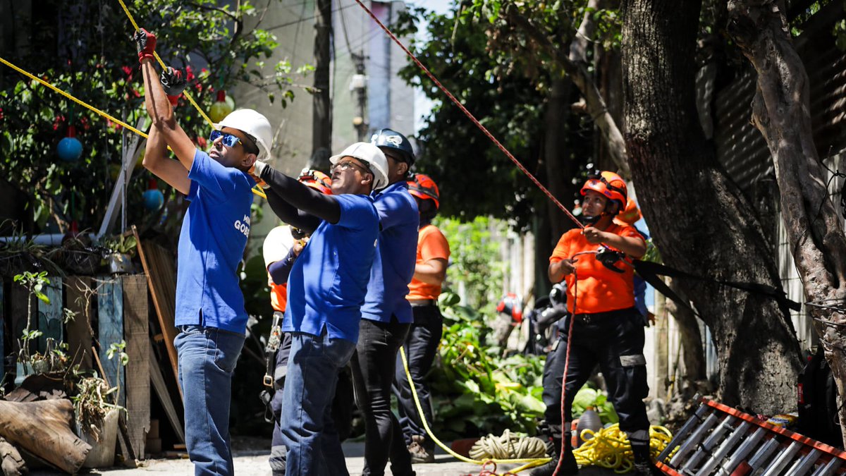 ✅ Con el fin de prevenir afectaciones en la temporada invernal, continuamos ejecutando la #JornadaDeMitigación junto al #EquipoTácticoOperativo de <a href="/PROCIVILSV/">Protección Civil de El Salvador</a> y elementos del Cuerpo de <a href="/BomberosSV/">Bomberos El Salvador 🧑‍🚒🚒🇸🇻</a>.

📍Condominios Francisco Menéndez, San Salvador Centro.