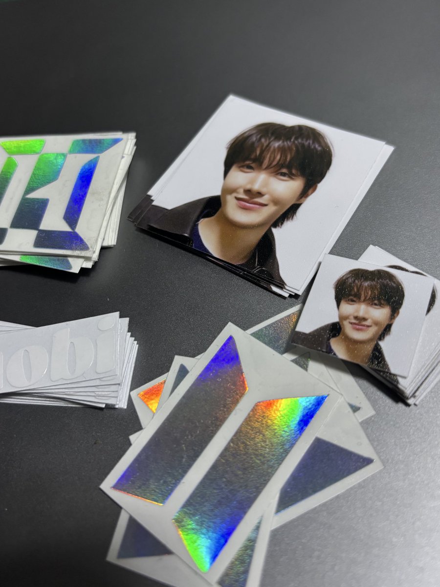 kraftitaph's tweet photo. ❤️‍🔥 𝙃𝙊𝙋𝙀 𝙊𝙉 𝙏𝙃𝙀 𝙎𝙏𝘼𝙂𝙀 𝙈𝘼𝙉𝙄𝙇𝘼 ❤️‍🔥
jhope decal sticker &amp; id picture @kraftitaph 

— DAY 1 —
🌼 mbf, like &amp; rt post
🌼 1:1 (limited qty)
🌼 tag ur moots 
🌼 time &amp; location tba

see you later 💜

#HOPE_ON_THE_STAGE_TOUR_Manila
#HOTSMANILA #JHOPE giveaways freebies https://t.co/0IO9BkWgzU