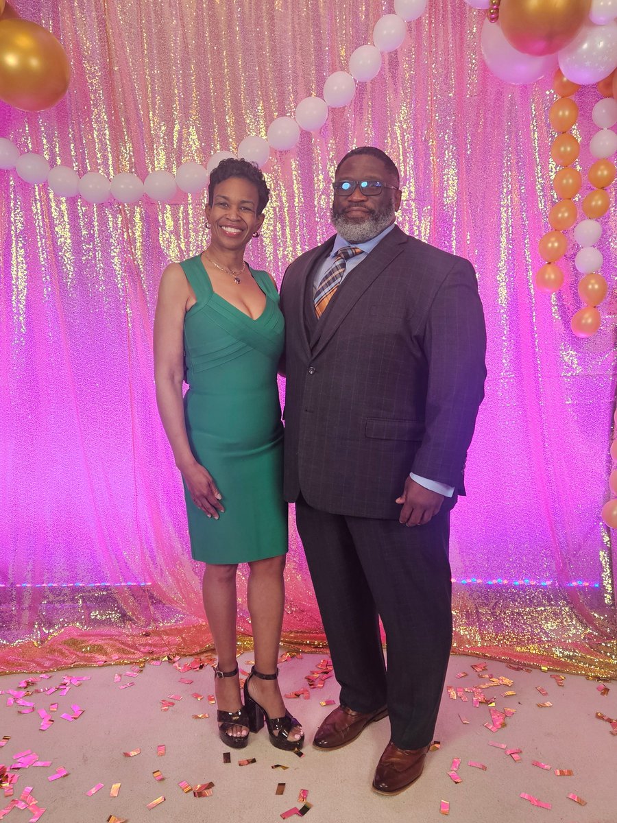 George Bush High School (@bhs_broncos) on Twitter photo 🎉 Celebrations Friday! Last night we honored our GBHS Teacher of the Year at the <a href="/FortBendISD/">Fort Bend ISD</a> Teacher of the Year Banquet! Congratulations to Mrs. Hoskins! Your passion, purpose, and impact inspire us all. Thank you for being a shining light in #BroncoNation! 💪🏿🙌🏿💯 #BESTDAYEVER 🎉 Celebrations Friday! Last night we honored our GBHS Teacher of the Year at the <a href="/FortBendISD/">Fort Bend ISD</a> Teacher of the Year Banquet! Congratulations to Mrs. Hoskins! Your passion, purpose, and impact inspire us all. Thank you for being a shining light in #BroncoNation! 💪🏿🙌🏿💯 #BESTDAYEVER