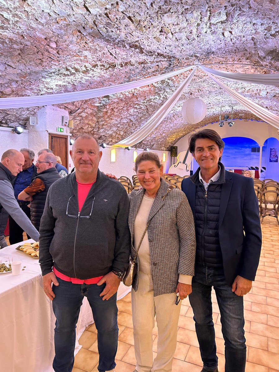 PhilippeMoisset's tweet photo. Réunion à #Carnoux, autour de notre Députée @JoelleMelinRN.
✅Sympathisants et adhérents de la #Circo1309, en rang serré pour soutenir @MLP_officiel !
➡️#premierpartidefrance ... PACA et
des BdR POUR @MLP_officiel ET POUR LA🇫🇷
#JeSoutiensMarine #rn #rnj @franckallisio https://t.co/WGni8HAjDB