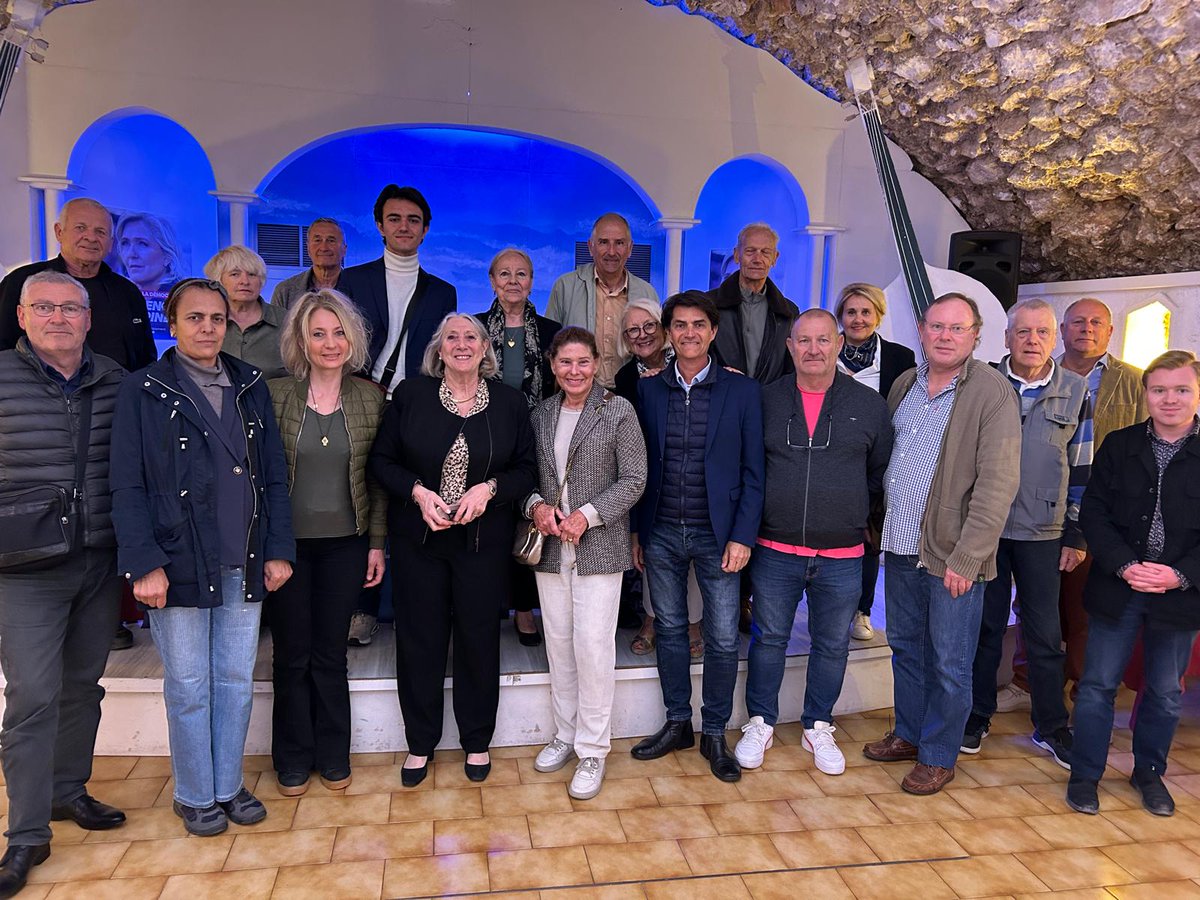 PhilippeMoisset's tweet photo. Réunion à #Carnoux, autour de notre Députée @JoelleMelinRN.
✅Sympathisants et adhérents de la #Circo1309, en rang serré pour soutenir @MLP_officiel !
➡️#premierpartidefrance ... PACA et
des BdR POUR @MLP_officiel ET POUR LA🇫🇷
#JeSoutiensMarine #rn #rnj @franckallisio https://t.co/WGni8HAjDB