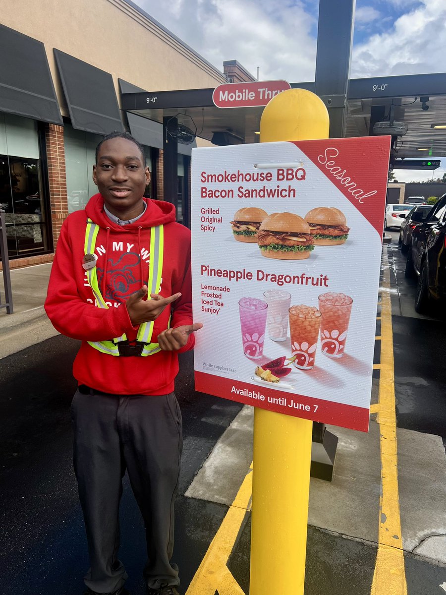 Our team is ready to serve you! Have you tried our delicious seasonal items yet? Come by and treat yourself to our Smokehouse BBQ Bacon Sandwich and a Pineapple Dragonfruit beverage. 🍍
