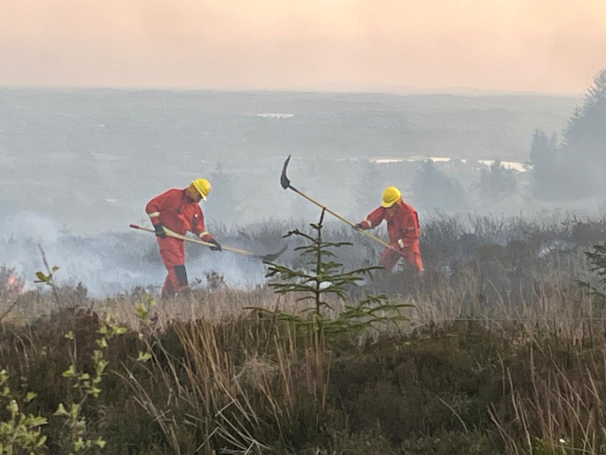 Photos from last night as firefighters from Ballyconnell, Belturbet, and Killeshandra battled a gorse/forestry fire on Snugborough, Ballyconnell. Drone assistance was provided by Cavan Civil Defence and Coillte was also in attendance, with a helicopter providing aerial support