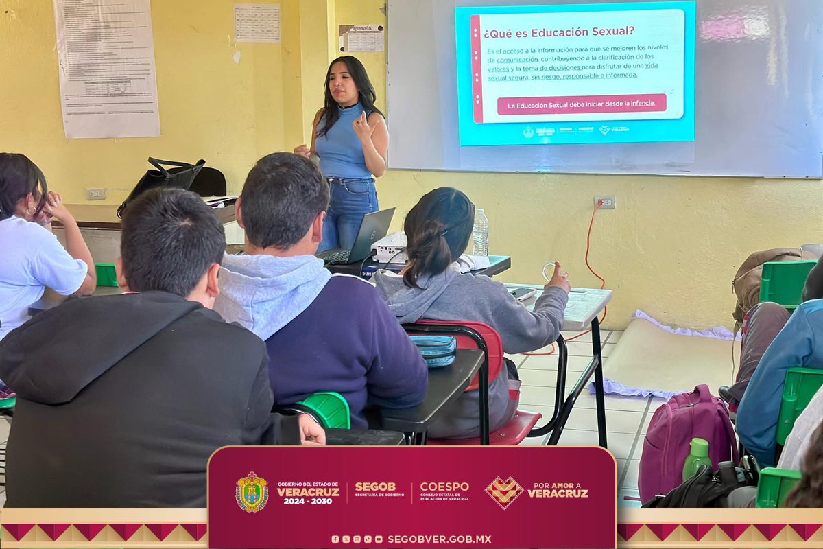 CoespoV's tweet photo. #EEISVER | Educación sexual para una juventud informada en El Castillo. 

Hoy visitamos el #TEBAEV #ElCastillo 📚✨ para impartir una charla sobre Educación Integral en Sexualidad. #EIS https://t.co/WlqpMQYifW