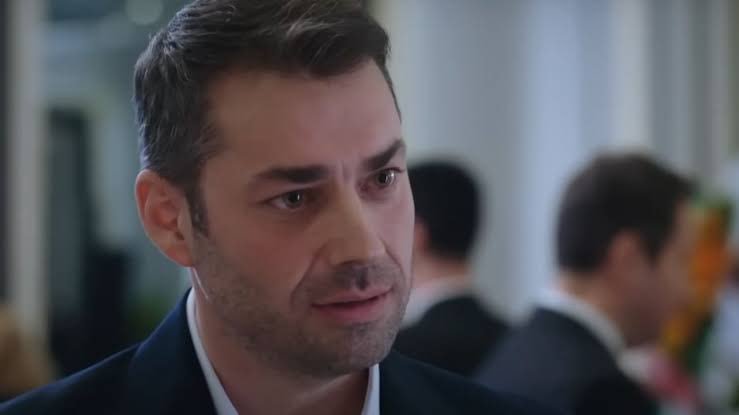 #kizilcikşerbeti 
Şu adamı çok yoruyorsunuz her sahnede görmekten sıkıldım artık