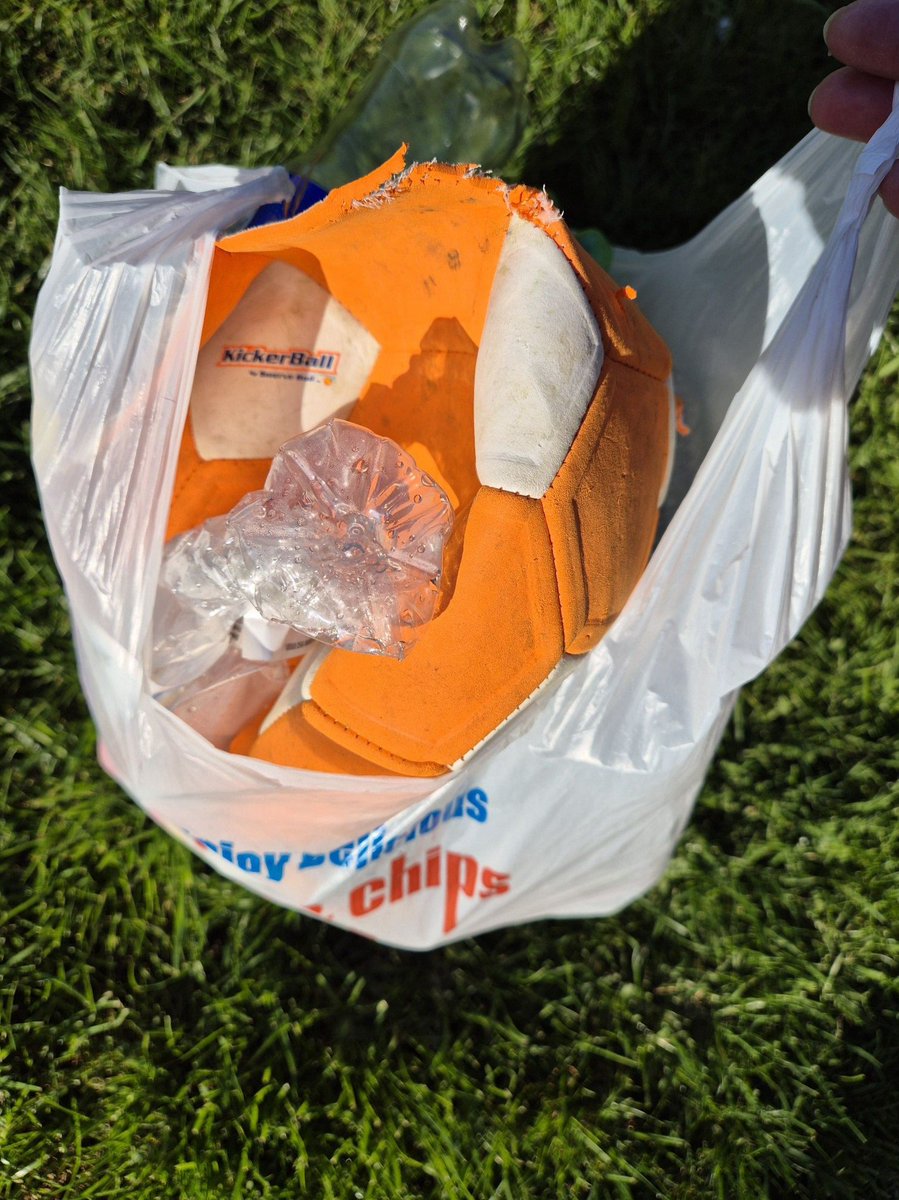 BBullrushes's tweet photo. Picked a few pieces of #litter on our morning run, then out #fishing in #Thulston brook to remove more @Lostfootballs. Someone had fish &amp; chips on our local park &amp; left the bag behind. Perfect for an afternoon litterpick &amp; another ⚽️ found in the hedgerow. @LitterReporting #Derby https://t.co/yEDqfTQ5FE