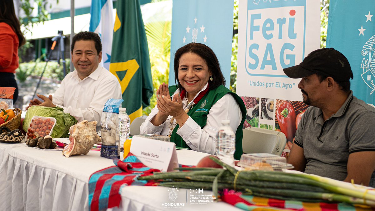 pronaders_hn's tweet photo. 💰🤝🦐 ¡Las #CajasProductivasRurales de #PRONADERS presentes en #FeriSAG Mariscos!

Para impulsar y dinamizar la economía #PRONADERS dice presente a la iniciativa de la #SAG, #FeriSAGMariscos, con la participación de socios de la Cooperativa "El Mejor Camino El Aguacatal" https://t.co/CxXasLBdq6