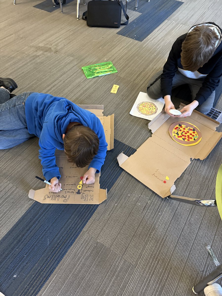 Check out these <a href="/WCSWarhawks/">WCSWarhawks</a> 4th graders serving up fractions. HUGE shoutout to <a href="/AntiochPizza/">Antioch Pizza Shop</a> in Burlington for the donated pizza boxes ❤️ #wcsflight #mathrocks #pizza #fractions