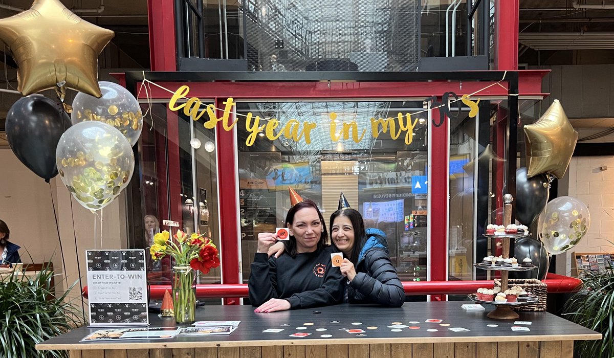 Happy “39” Birthday to <a href="/LonsdaleQuay/">The Quay</a> 🎉🎉🎉 It was lovely to see Mandy and Amanda - thank you for the yummy cupcake 🧁 One of my favourite spaces in <a href="/CityOfNorthVan/">City of North Vancouver</a> <a href="/shipyardsdist/">The Shipyards District BIA</a>
