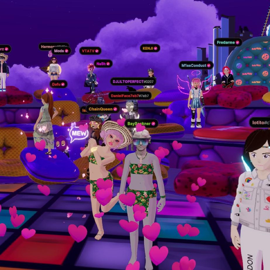 chainqueenverse's tweet image. Day 3 look by @spatialgineers  💚✨ Twinning with the lovely @BayBackner at #MVFW25  loving these matching vibes! 💖 #Metaversefashion #Web3Style @decentraland 🫶