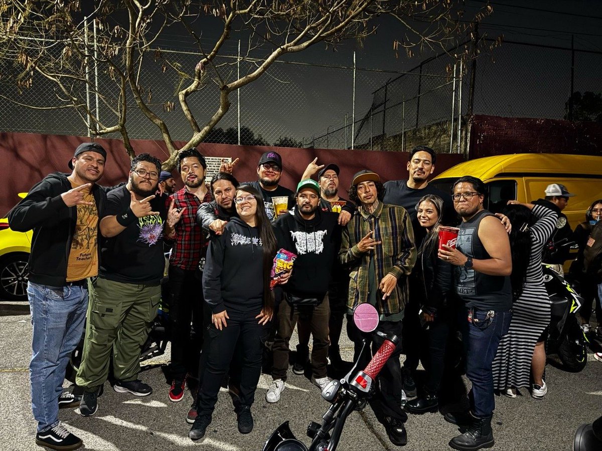 18 años juntos, en el barrio, tocando. Déjenos, ahí queremos estar. 😍