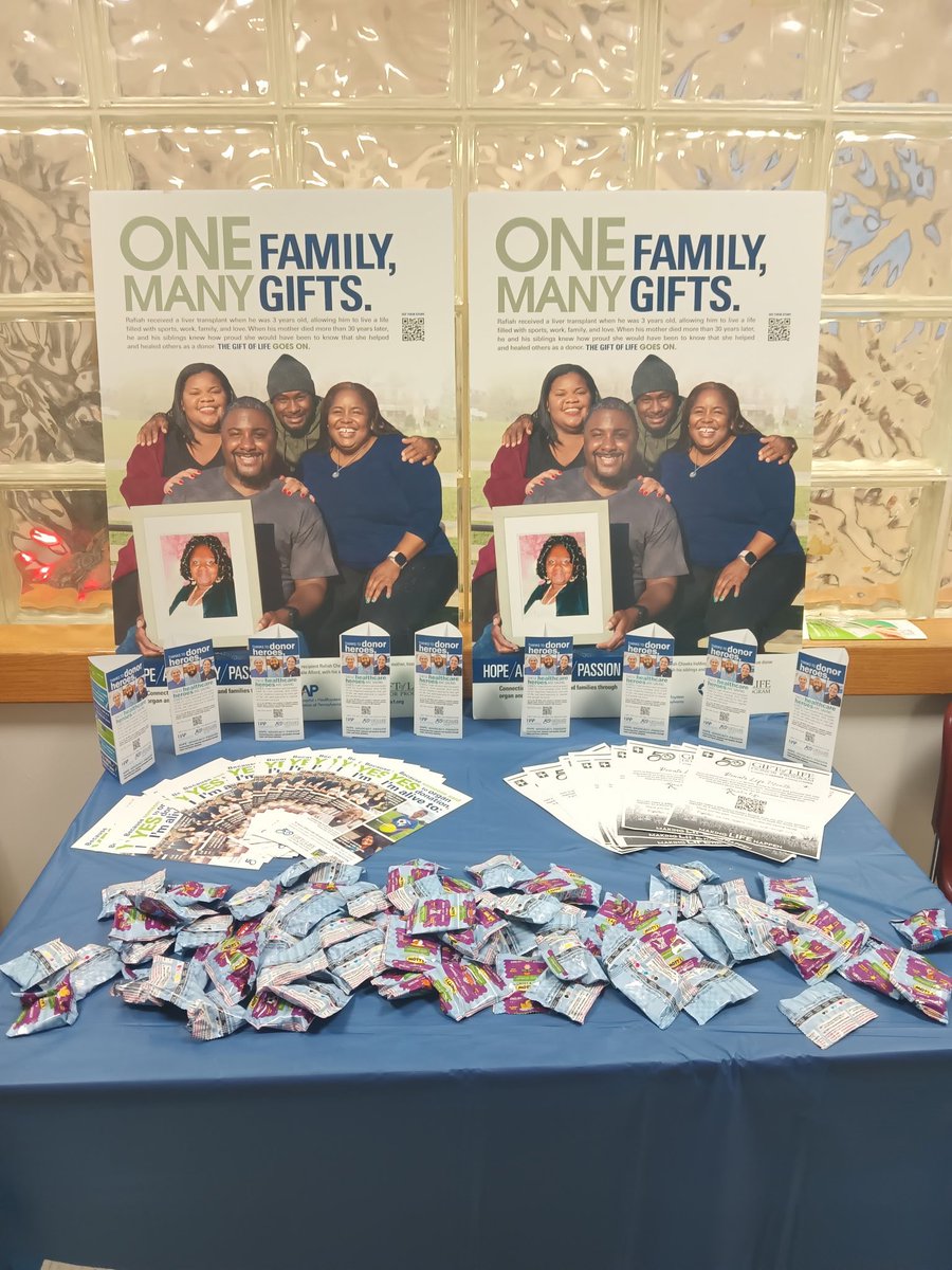 Roxborough Memorial Hospital (@roxboroughmemo1) on Twitter photo Today, <a href="/RoxboroughMemo1/">Roxborough Memorial Hospital</a> celebrated National Donate Life Blue & Green Day, an awareness campaign that takes place every April. On Blue & Green Day, the public is encouraged to wear blue and green while promoting the importance of registering as an organ, eye, and tissue donor. Today, <a href="/RoxboroughMemo1/">Roxborough Memorial Hospital</a> celebrated National Donate Life Blue & Green Day, an awareness campaign that takes place every April. On Blue & Green Day, the public is encouraged to wear blue and green while promoting the importance of registering as an organ, eye, and tissue donor.