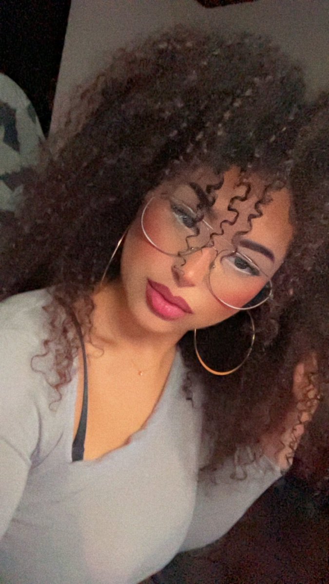 Friday vibes twitch.tv/rocmaa_x