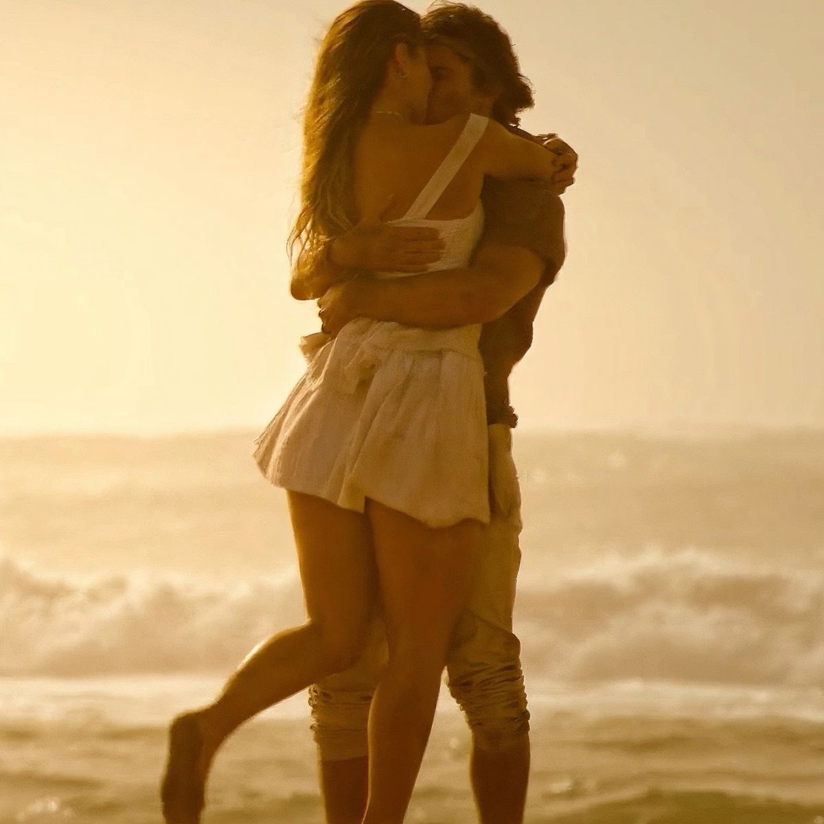 jarahbabyy's tweet photo. cause i’m cool                     but it’s warmer 
on my own                            in ur arms https://t.co/XsDlmV0fDT