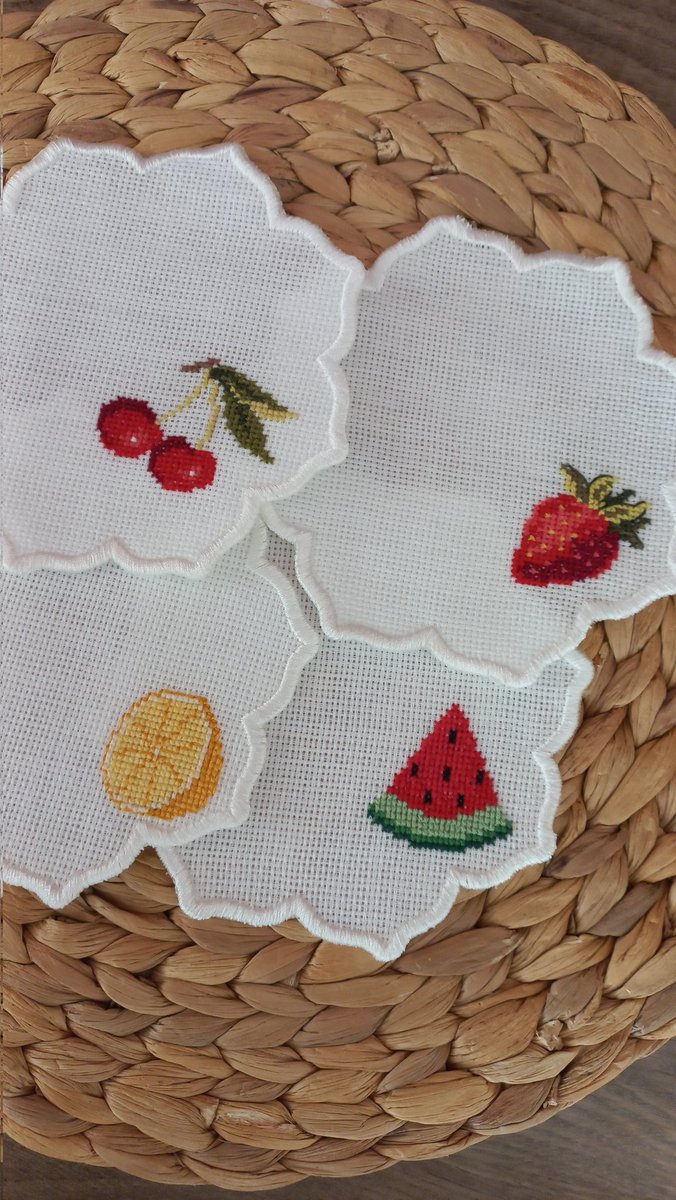 kubracanim's tweet photo. Örguleriniz yaparken kahve yanı  kanevice peceteleri bizden nasıl olmuş🍉🍒🍋🍓 
"Karpuz gibi serin, çilek gibi tatlı " https://t.co/OnikxdKNXx