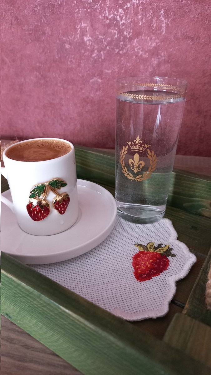 kubracanim's tweet photo. Örguleriniz yaparken kahve yanı  kanevice peceteleri bizden nasıl olmuş🍉🍒🍋🍓 
"Karpuz gibi serin, çilek gibi tatlı " https://t.co/OnikxdKNXx