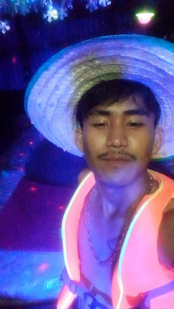 KAVK2003's tweet photo. สงกรานต์เค้าจัดแค่3วัน  แต่ผมจัดไห้ได้ทุกวันนะ 🤫🤭😜 https://t.co/rSq2VnR8NH