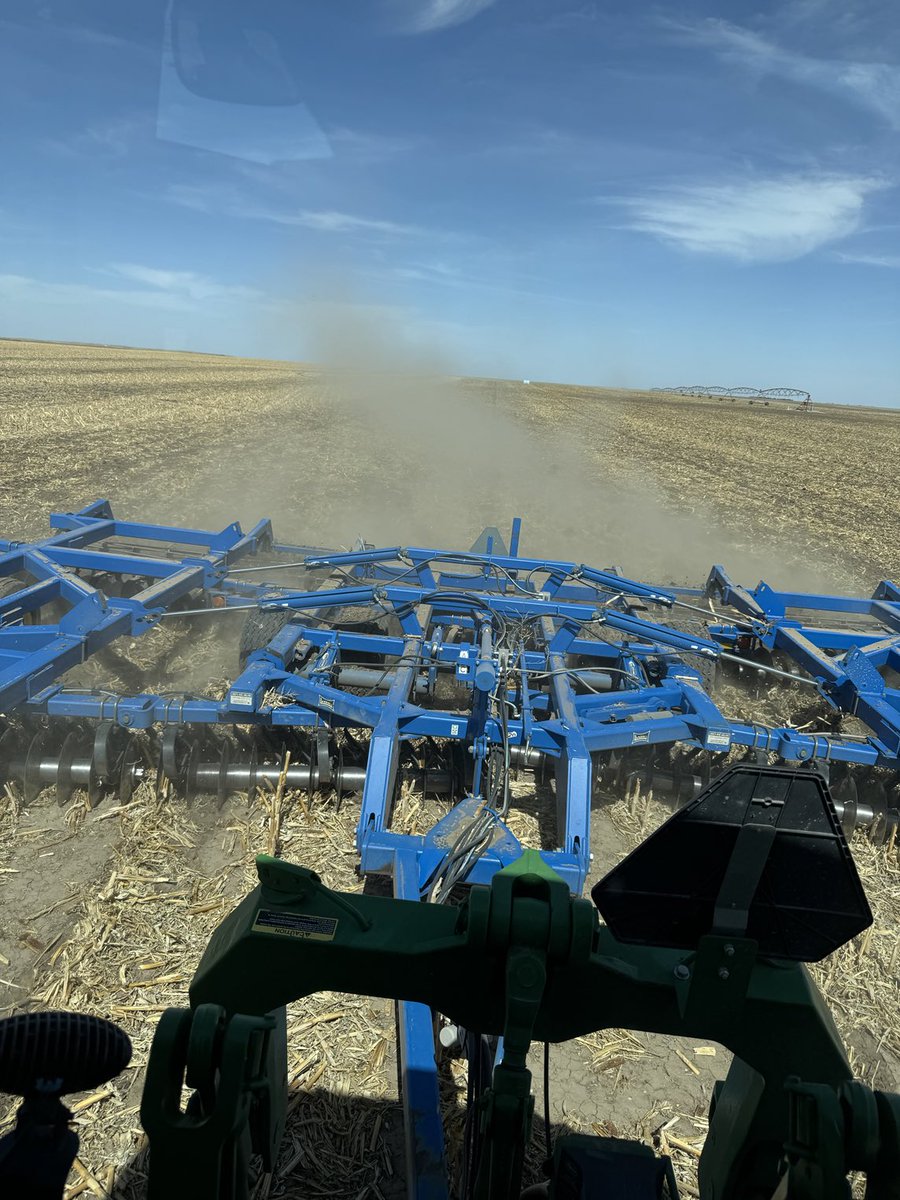 KumpfTim's tweet image. Never seen it this dry.  Wheat bad