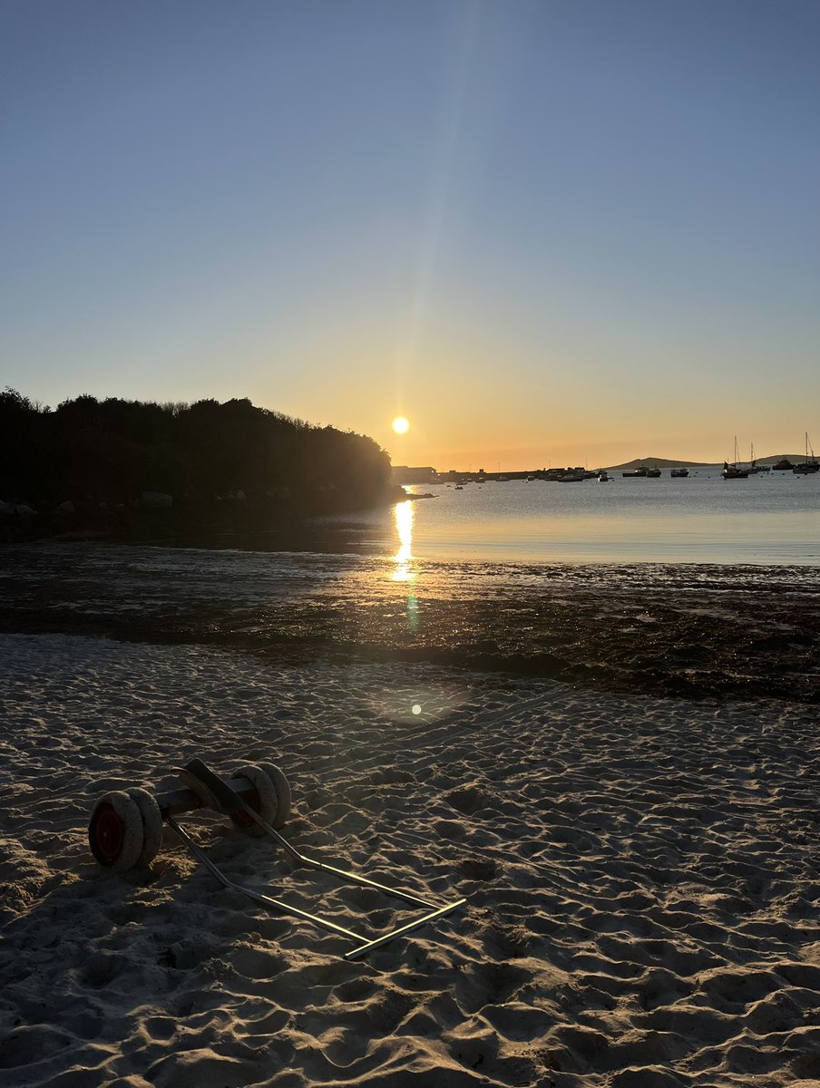 scillygigs's tweet image. What a day ! It’s been 
Fab-U-lous 😀#lovewhereyoulive #lucky #aprilmonth