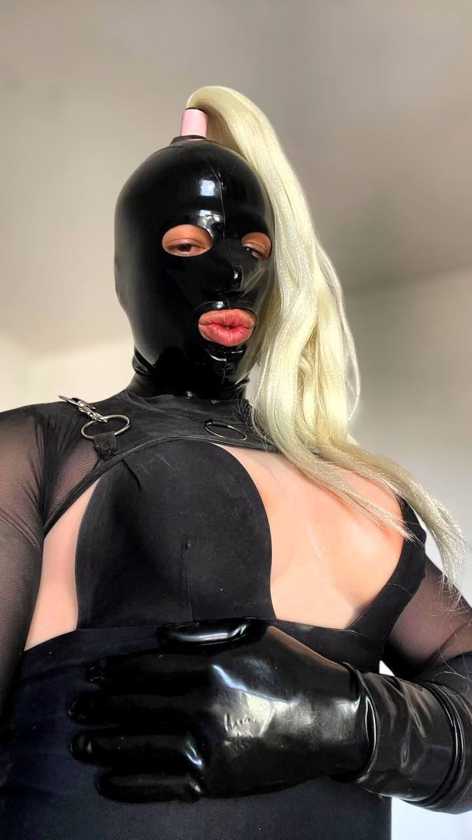 itsracheldoll's tweet photo. Weekend vibes 🖤✨ https://t.co/vxVWeHtvBS