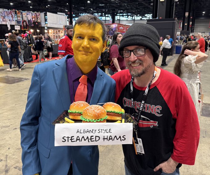Brad Jones - I always gotta get my steamed hams when doing #C2E2. https://t.co/Z2tYAaC5HR