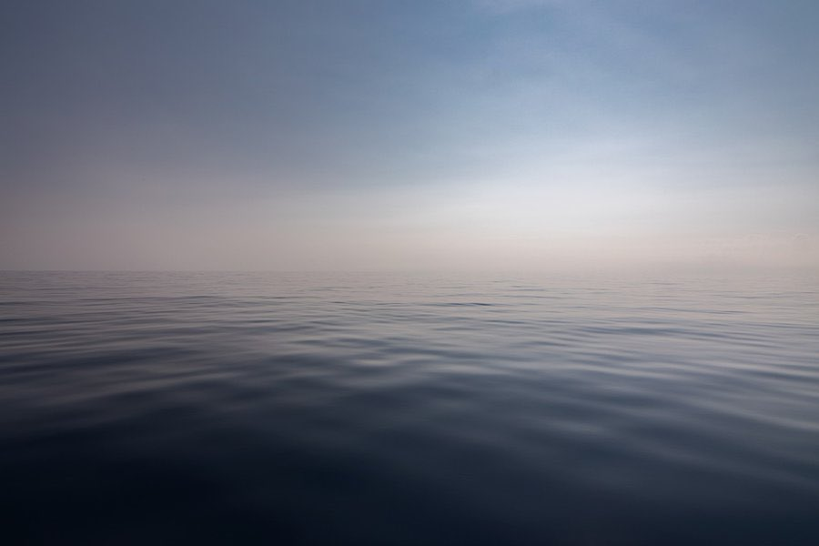 Este es el Punto Nemo: así es el lugar más alejado de tierra firme del mundo 🌍

El Punto Nemo es tan remoto, que los humanos más cercanos a él son los astronautas de la Estación Espacial Internacional.

Pero, además de esto,este lugar alberga grandes curiosidades. 

—— Hilo🧵