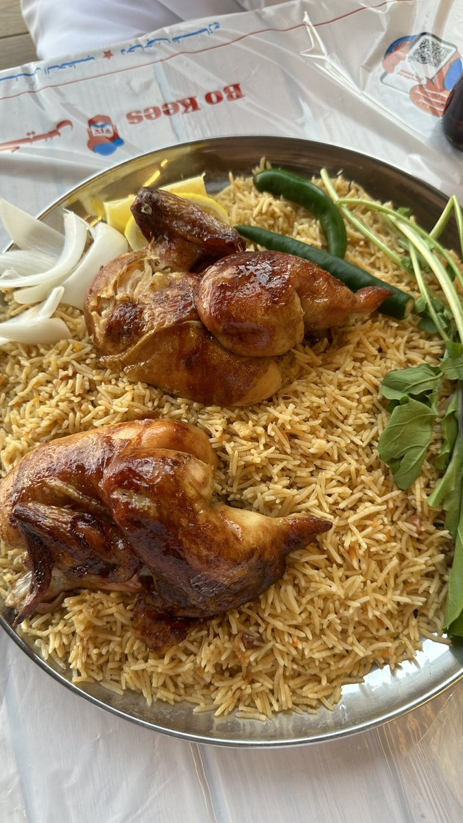 Mojahed_sa's tweet photo. 📍 *أبو كيس بخاري – حي الربيع | الرياض*  
🍽️ من المطاعم اللي ترجع لها بدون تفكير!  
🥩 الدجاج مشوي صح، والرز نكهته مميزة  
💰 الأسعار مناسبة  
🧡 والمكان نظيف ومرتب  

جربته اليوم وفعلاً من الذ البخاري اللي أكلته مؤخرًا! 😋

#مطاعم_الرياض #بو_كيس #حي_الربيع #رز_بخاري https://t.co/jpWXAKecwj