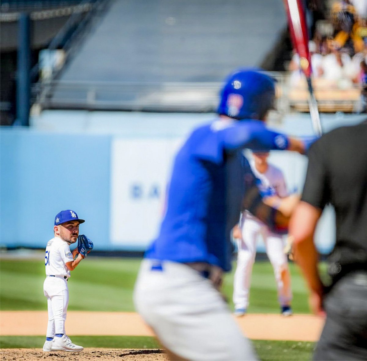 DoyersDave's tweet photo. HBD to one of the bullpen dawgs, Alex Vesia
#LetsGoDodgers https://t.co/dWOk9b4P1c