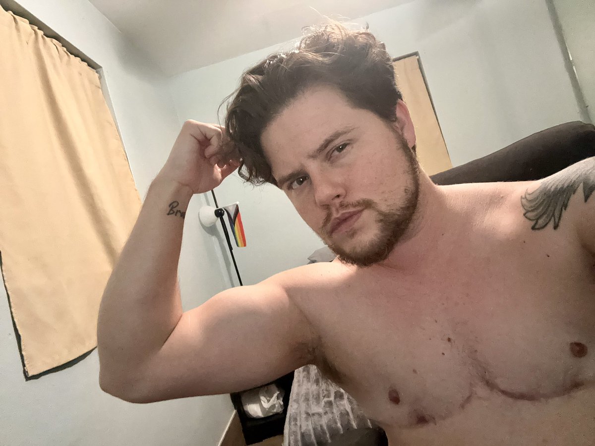 transguybt's tweet photo. 😏😏😏😏😏 https://t.co/9W1G1hyyKp