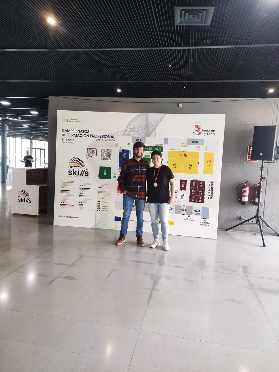 cifpjuanherrera's tweet photo. Lo mejor de la docencia es ver como tus alumnos aprenden, crecen y alcanzan sus sueños. Bravo por todos nuestros campeones con medalla o sin ella. Todos en el @cifpjuanherrera estamos orgullosos de vosotros. #cylskills #PasiónporlaFP https://t.co/MyGipuUcvd