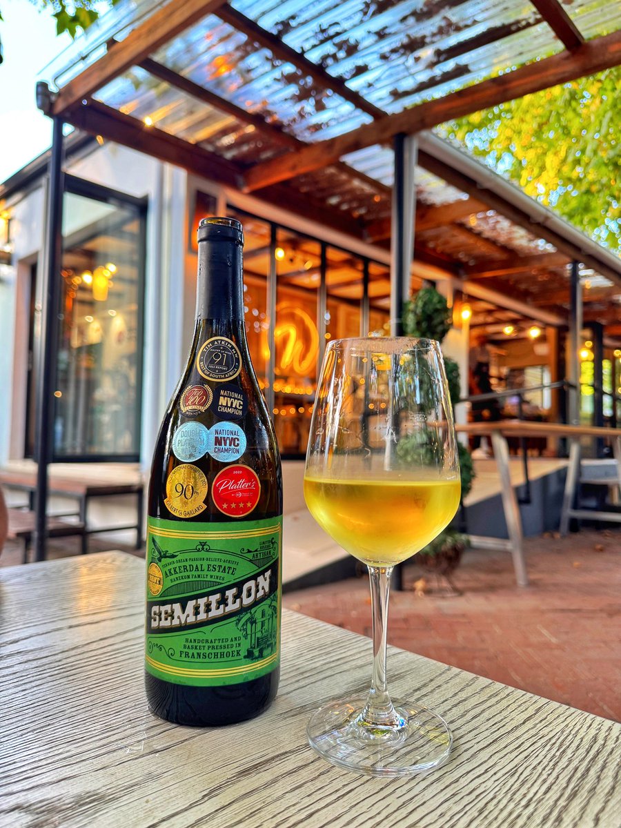Yolandi_Muller's tweet photo. Enjoying a beautiful sunset, live music &amp; The Best Semillon in SA 🇿🇦💚@AKKERDAL at Wiesenhof Lifestyle Franschhoek! https://t.co/WbrK9Gm7aI
