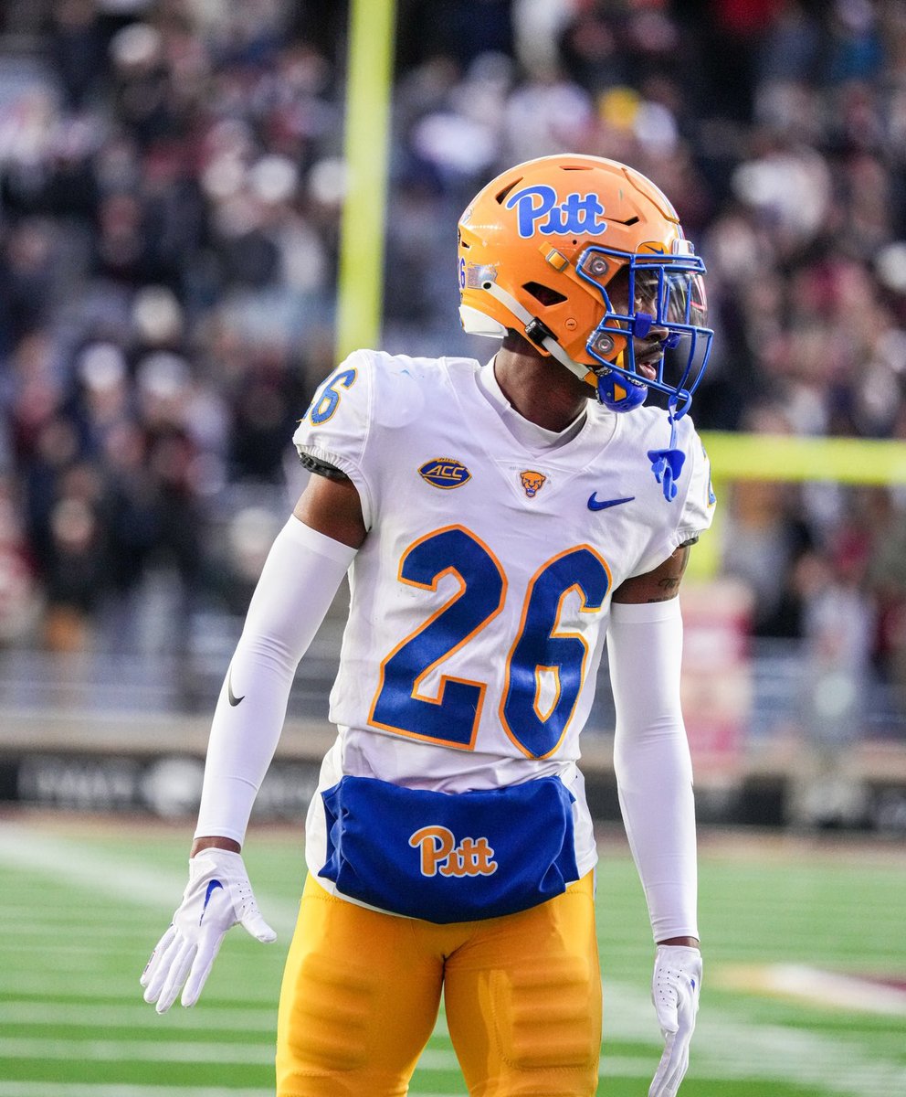 CoachDuzzPittFB's tweet photo. Happy birthday @Br6Allen! Enjoy your day! #H2P https://t.co/t4xqR14FRp