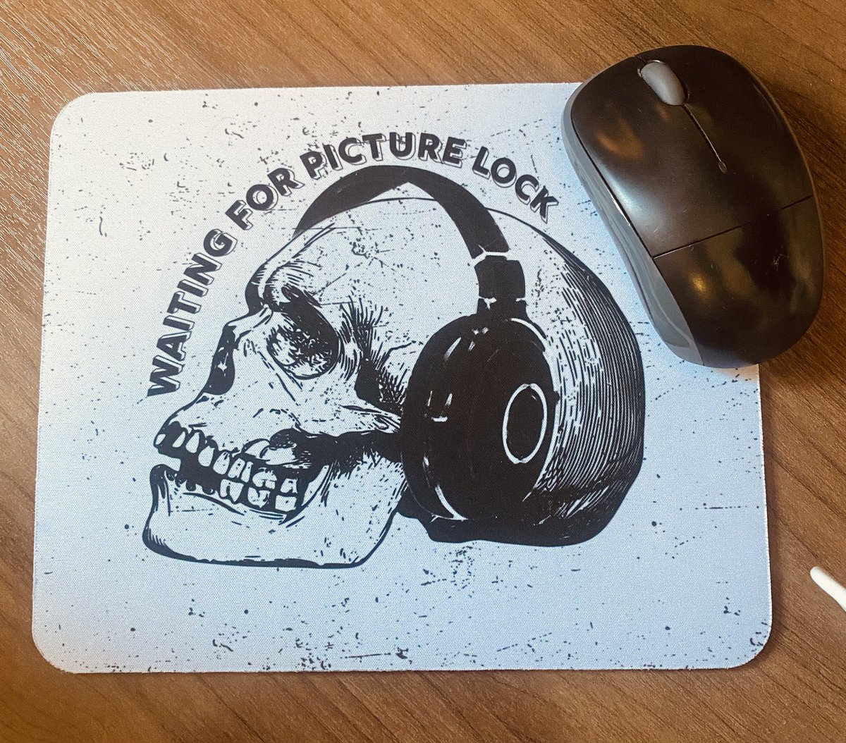 OBSESSED 🖤🎧🎧 <a href="/cmd_s_apparel/">Command + S Apparel</a> 

(Don’t judge my mouse I want a trackball mouse so bad 🥲😂)