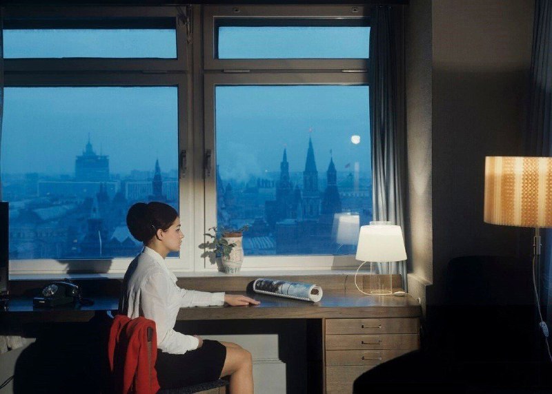 sovietvisuals's tweet photo. A room in the Intourist Hotel with a view of the Kremlin and Red Square, Moscow, 1978. https://t.co/ns1eVH3wmp
