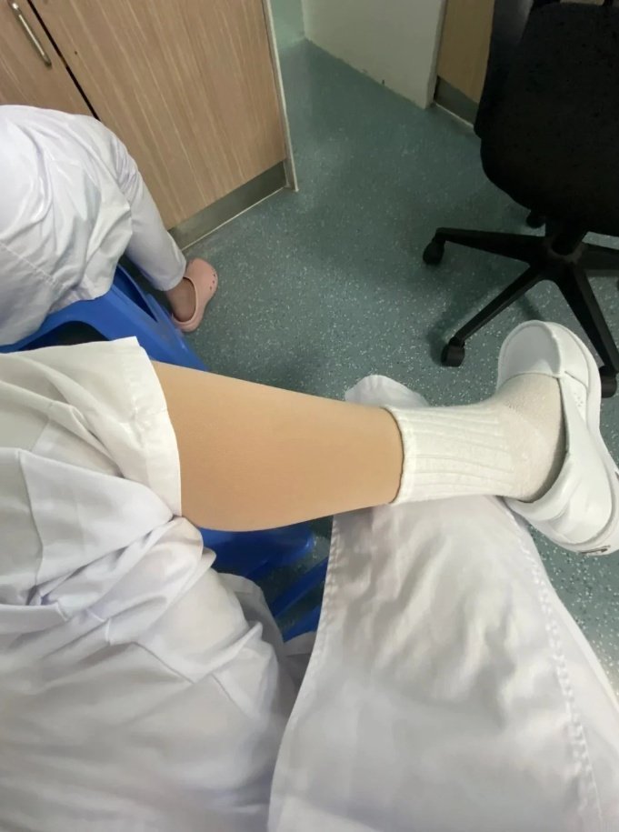 jinhuasis's tweet photo. 今天穿肉丝，想要窥探一下吗🫣 https://t.co/WcELFtWUM1