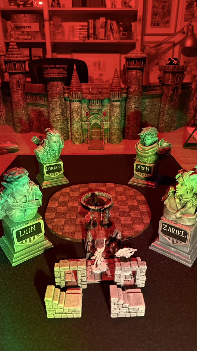 Cada vez me gustan más los viernes. Por ejemplo, para desconectar pintando la extensión de la pantalla de DM. ¿Por qué nadie me había dicho nunca que pintar minis y decorados relajaba tanto? #Dnd