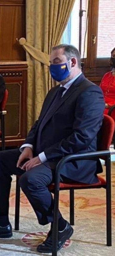 Mirad 🧐 a ABALOS al día siguiente de la ORGÍA en el Parador de Teruel 👇

Durmiendo en un acto público, frente a todos, pero con mascarilla y guardando la distancia de seguridad anti COVID 😡

Esto es el Gobierno de <a href="/sanchezcastejon/">Pedro Sánchez</a> en estado puro.