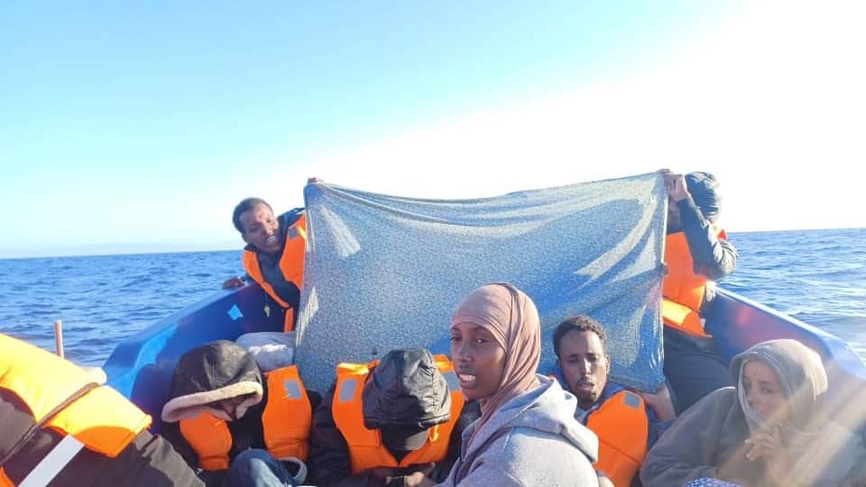 SONNALIVE's tweet photo. 23 Somali migrants rescued off the coast of Algiers after their boat became stranded. Thanks to Ambassador Yusuf Ahmed Hassan (Jeego) for mobilizing swift support from Algerian authorities. #Somalia #Algeria #RescueOperation #MigrationSafety https://t.co/KQCAEbLkXA