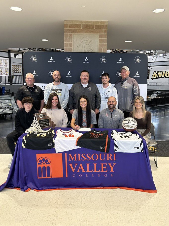 Knightsad10's tweet photo. Big day for Maddie! Go Vikings! https://t.co/N2SZeLo0Nn
