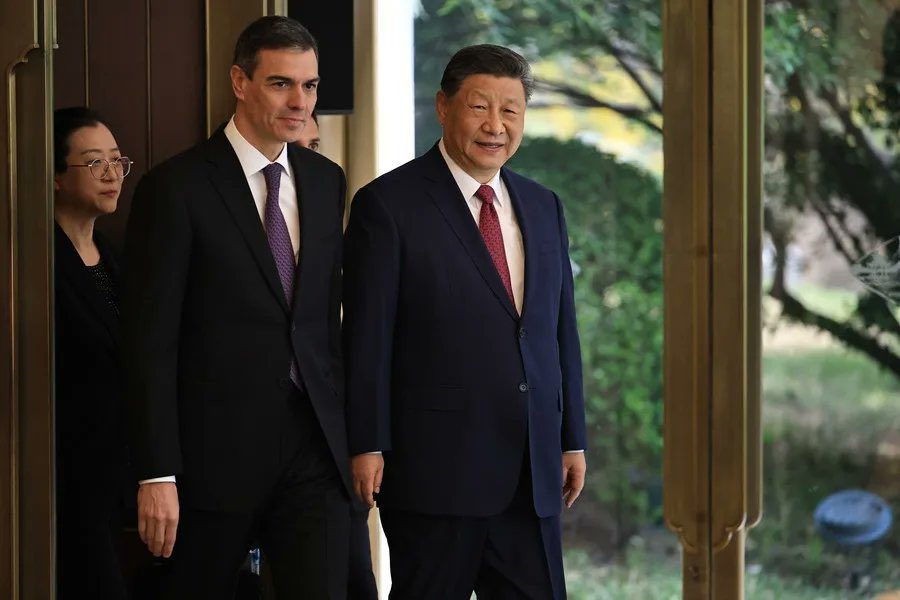 El “socialista” Pedro Sánchez no cree en nadie 👀