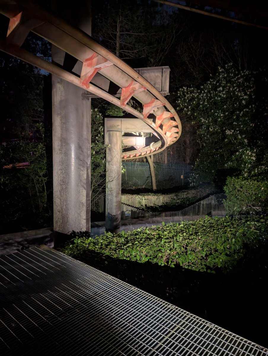 ChessingtonBuzz's tweet photo. Stage 2 of 3 - lift hill and tunnel
#Vampire35
#VIPExperienceBTS https://t.co/XEBFSAPzbA
