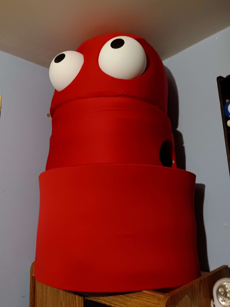 SemiBot Cosplay from R.E.P.O for ACEN on May 16-18. It took me a few weeks to make and all materials from Joann's RIP. Can't wait to roam around in this silly thing. 

#REPO #cosplay #AnimeCentral #ACen2025